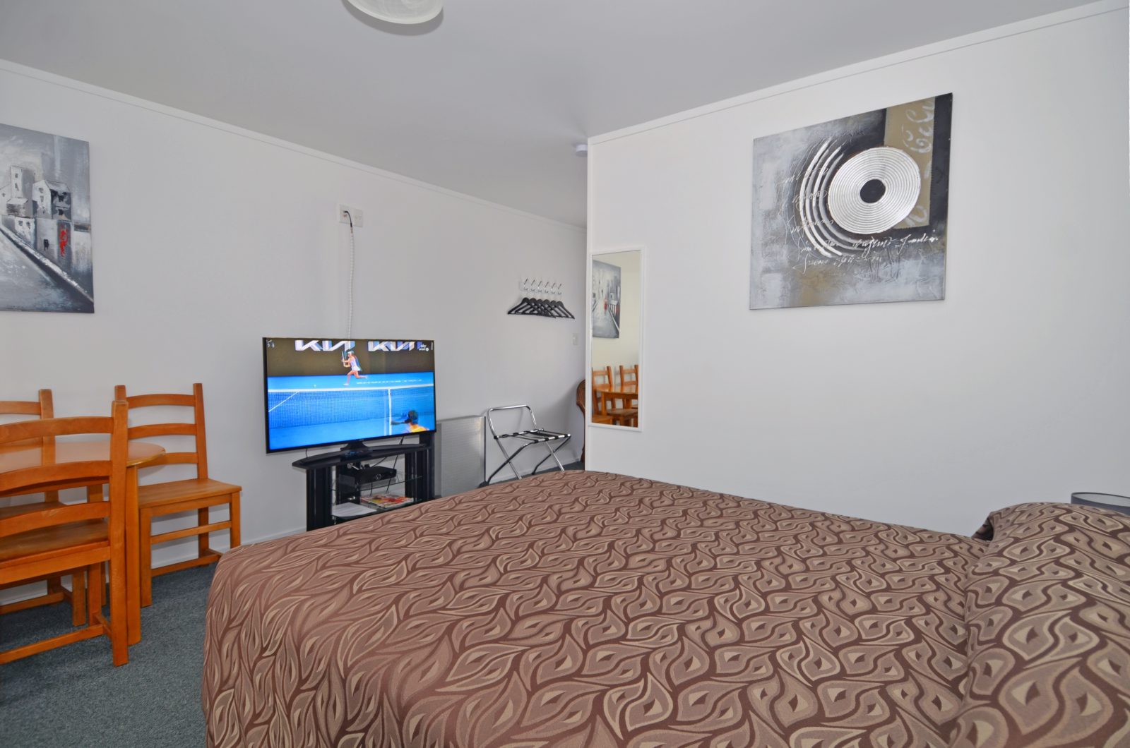 Celtic Motel Interior Classic Unit 01 DSC 4063 scaled - Accommodation