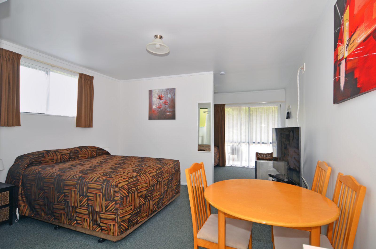 Celtic Motel Interior Premium Unit 02 DSC 4097 1 scaled - Accommodation